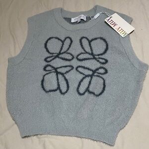 BRAND NEW Super Soft Sweater Vest in Gray SZ Medium